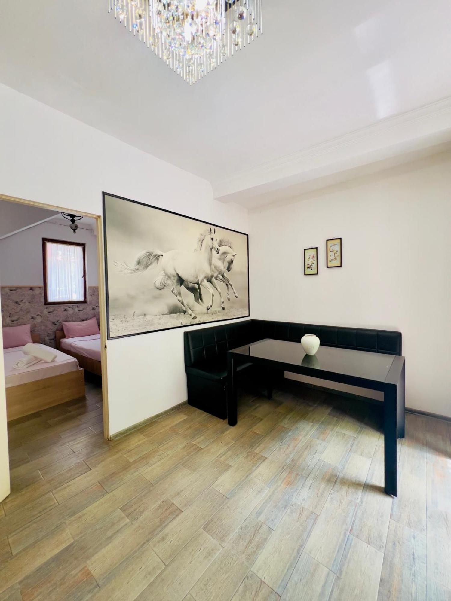 Apartment Maisi Batumi Exterior photo