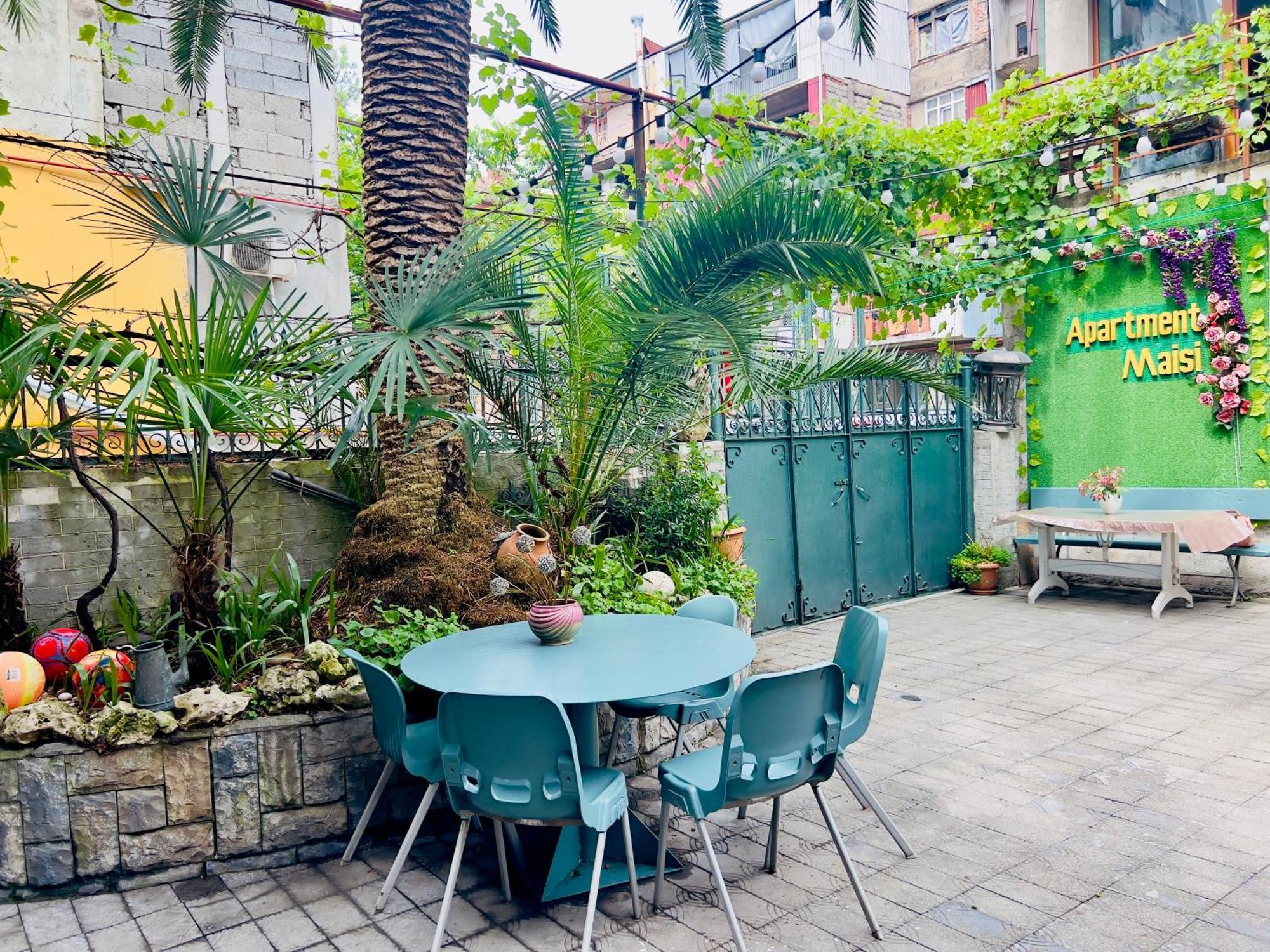 Apartment Maisi Batumi Exterior photo
