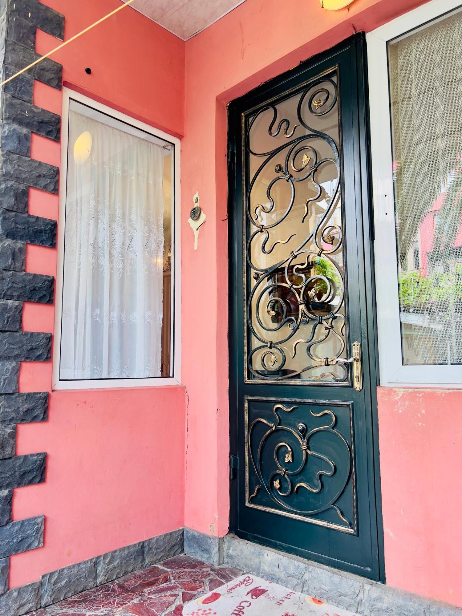 Apartment Maisi Batumi Exterior photo